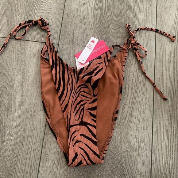 Xhilaration juniors high leg scoop waist bikini bottom - Picture 1 of 3